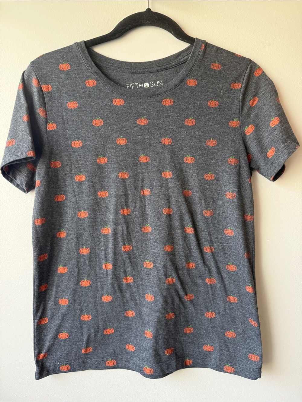 Fifth Sun Short-Sleeve Tee - Gray with Orange Pumpkin Print medium